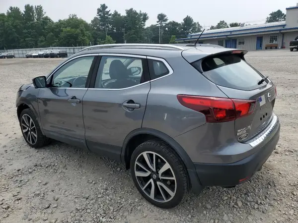 JN1BJ1CR3HW133885 2017 NISSAN ROGUE - Image 2