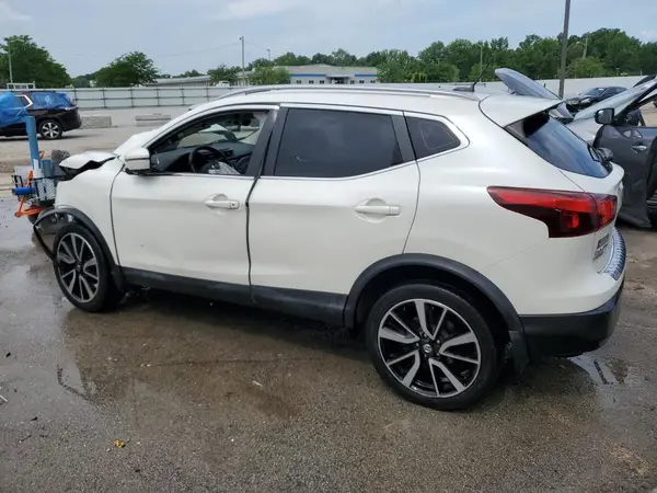JN1BJ1CR3HW134177 2017 NISSAN ROGUE - Image 2