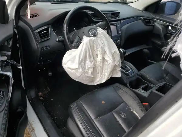 JN1BJ1CR3HW134177 2017 NISSAN ROGUE - Image 8