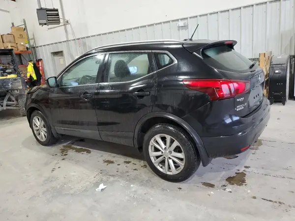 JN1BJ1CR3HW136611 2017 NISSAN ROGUE - Image 2