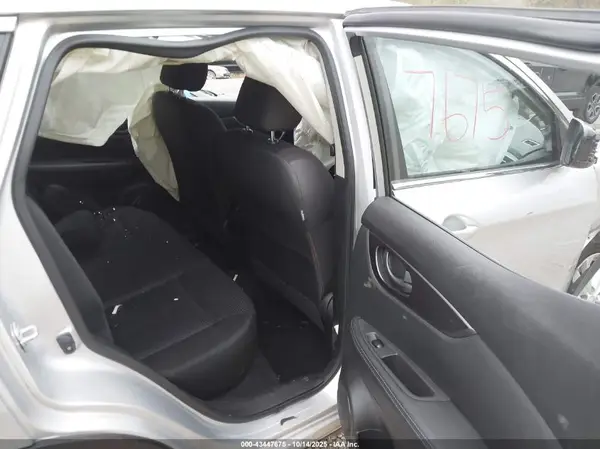 JN1BJ1CR3HW137743 2017 NISSAN ROGUE - Image 8