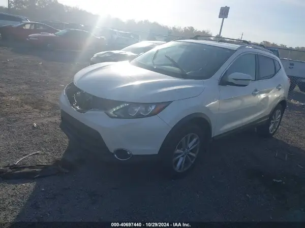 JN1BJ1CR3HW142926 2017 NISSAN ROGUE - Image 2