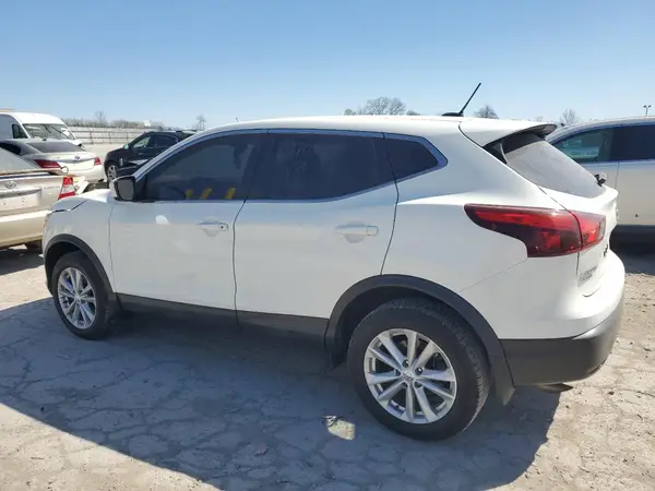 JN1BJ1CR3JW207053 2018 NISSAN ROGUE - Image 2