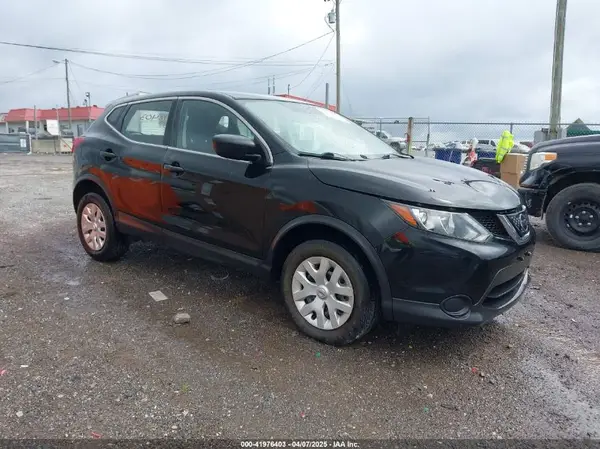 JN1BJ1CR3JW281802 2018 NISSAN ROGUE - Image 1