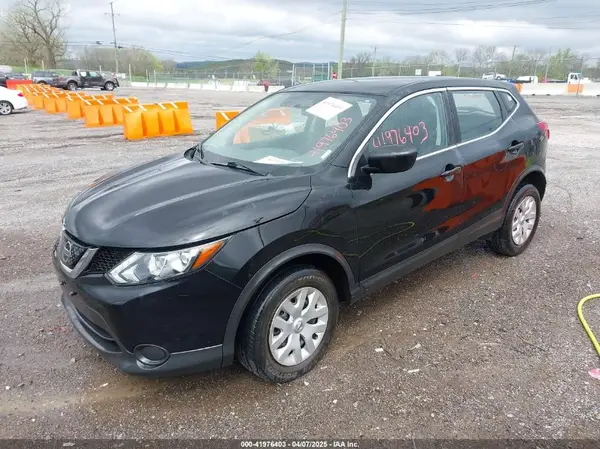 JN1BJ1CR3JW281802 2018 NISSAN ROGUE - Image 2