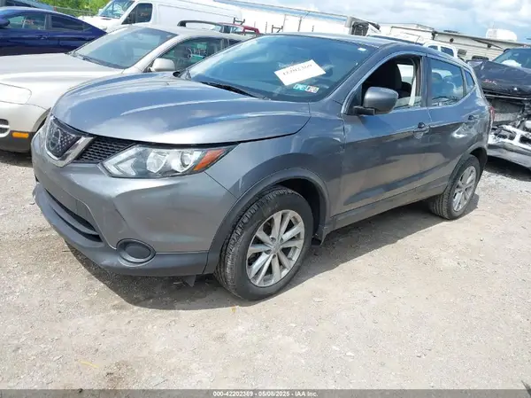 JN1BJ1CR3JW285381 2018 NISSAN ROGUE - Image 2