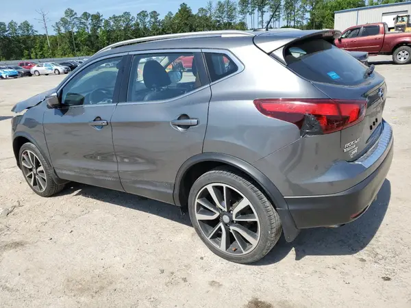 JN1BJ1CR3JW288104 2018 NISSAN ROGUE - Image 2