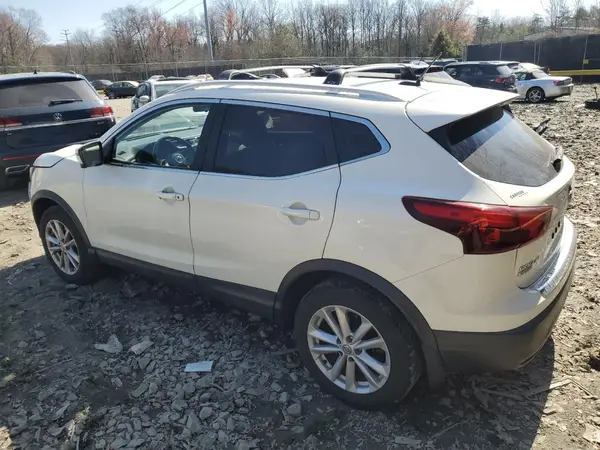 JN1BJ1CR3JW600423 2018 NISSAN ROGUE - Image 2