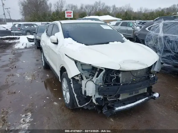 JN1BJ1CR4HW102872 2017 NISSAN ROGUE - Image 1