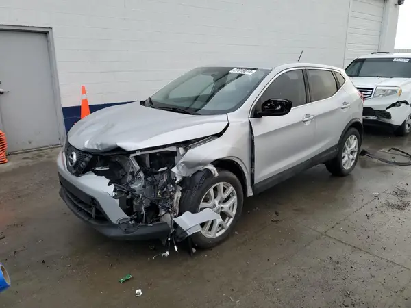 JN1BJ1CR4HW103181 2017 NISSAN ROGUE - Image 1