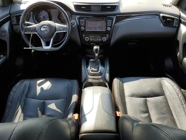 JN1BJ1CR4HW103231 2017 NISSAN ROGUE - Image 8