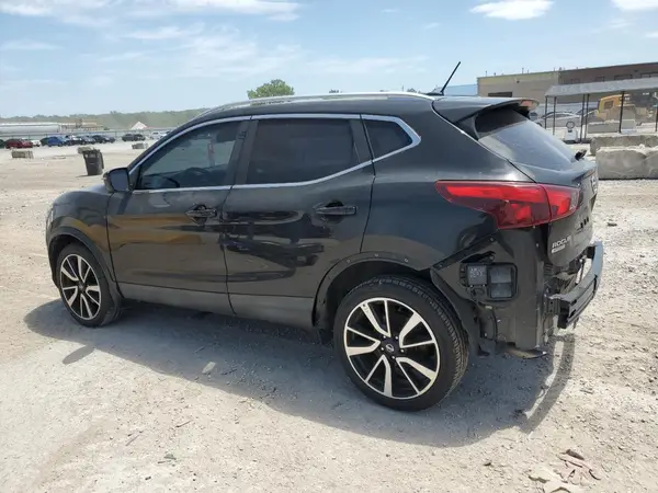 JN1BJ1CR4HW104332 2017 NISSAN ROGUE - Image 2