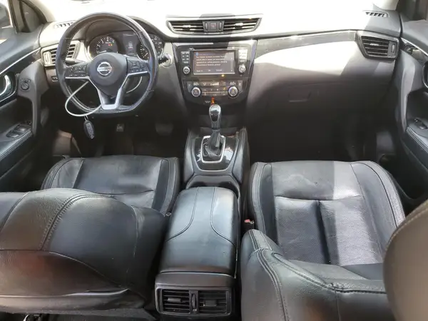 JN1BJ1CR4HW104332 2017 NISSAN ROGUE - Image 8