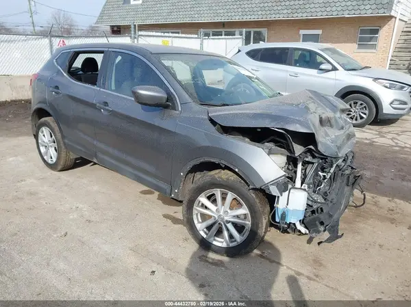 JN1BJ1CR4HW105707 2017 NISSAN ROGUE - Image 1