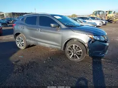 JN1BJ1CR4HW105951 2017 NISSAN ROGUE