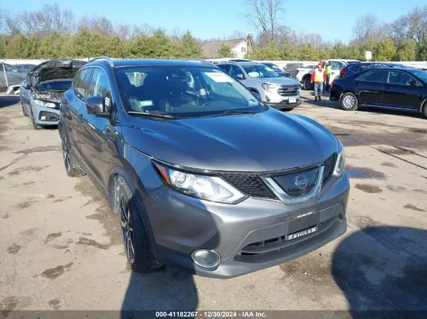 JN1BJ1CR4HW106758 2017 NISSAN ROGUE - Image 1