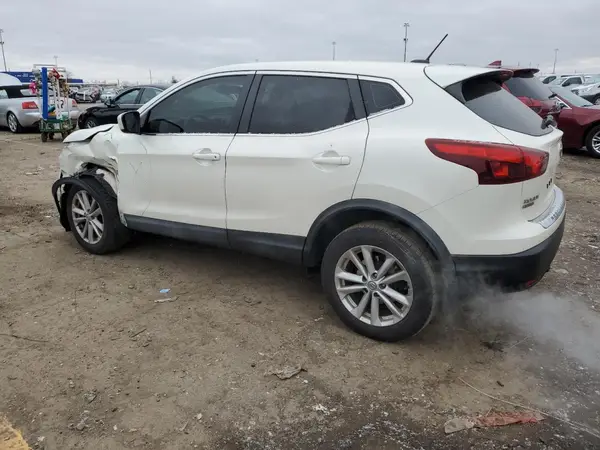JN1BJ1CR4HW110308 2017 NISSAN ROGUE - Image 2