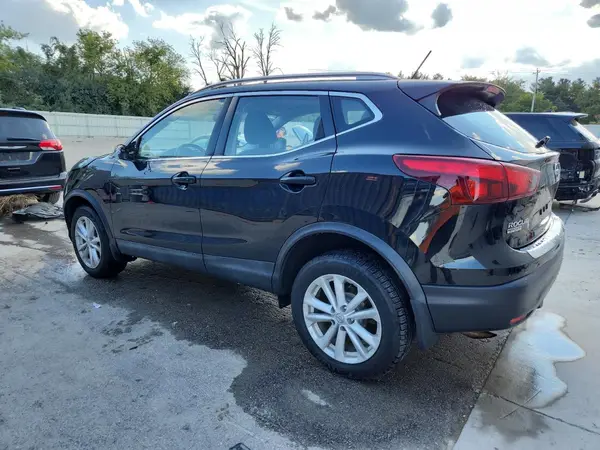 JN1BJ1CR4HW114648 2017 NISSAN ROGUE - Image 2