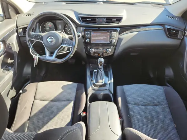JN1BJ1CR4HW114648 2017 NISSAN ROGUE - Image 8