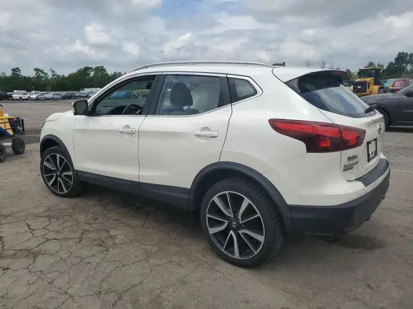 JN1BJ1CR4HW115363 2017 NISSAN ROGUE - Image 2