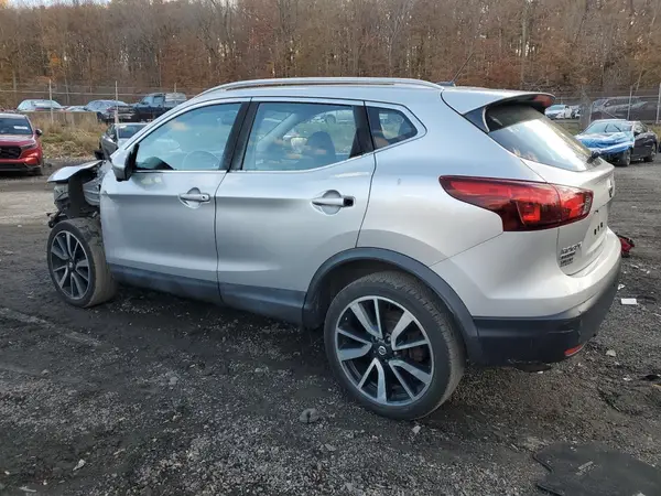JN1BJ1CR4HW115962 2017 NISSAN ROGUE - Image 2