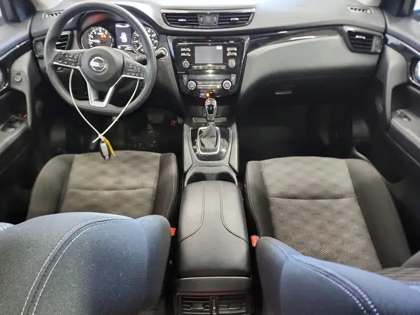 JN1BJ1CR4HW116156 2017 NISSAN ROGUE - Image 8