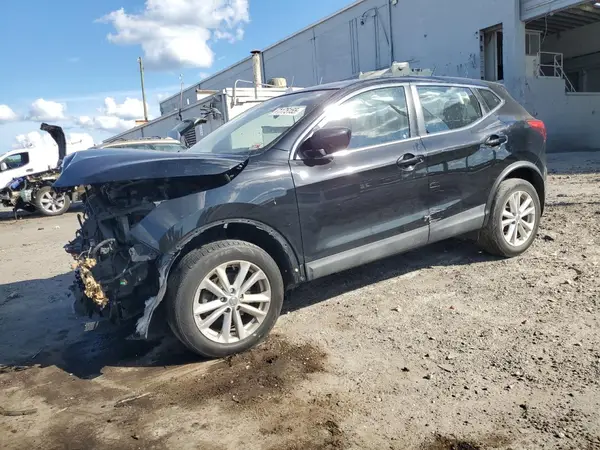 JN1BJ1CR4HW116738 2017 NISSAN ROGUE - Image 1