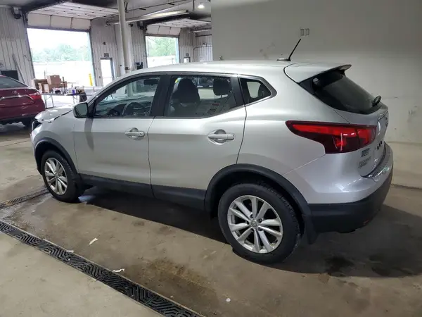 JN1BJ1CR4HW117193 2017 NISSAN ROGUE - Image 2