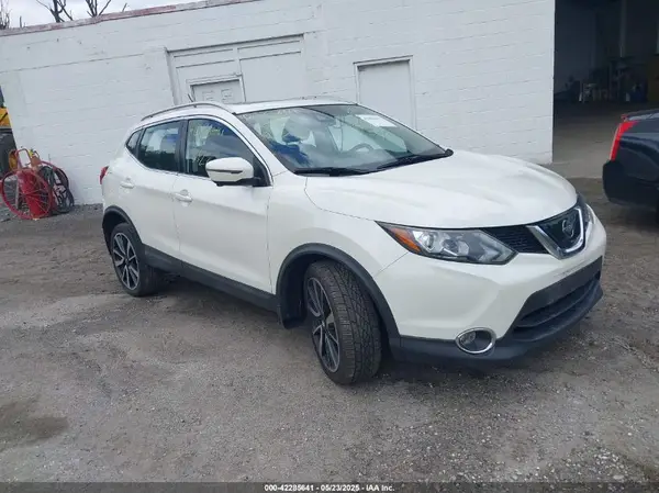JN1BJ1CR4HW120532 2017 NISSAN ROGUE - Image 1