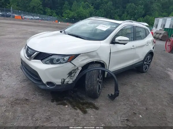 JN1BJ1CR4HW120532 2017 NISSAN ROGUE - Image 2