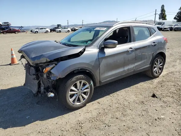 JN1BJ1CR4HW120725 2017 NISSAN ROGUE - Image 1