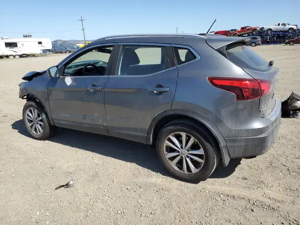 JN1BJ1CR4HW120725 2017 NISSAN ROGUE - Image 2