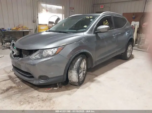 JN1BJ1CR4HW122040 2017 NISSAN ROGUE - Image 2