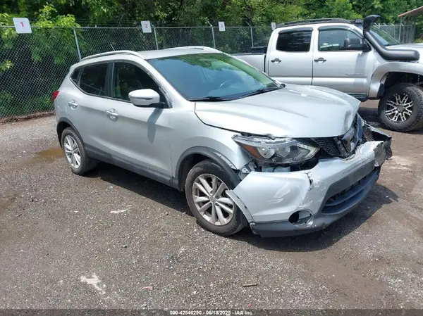 JN1BJ1CR4HW122667 2017 NISSAN ROGUE - Image 1
