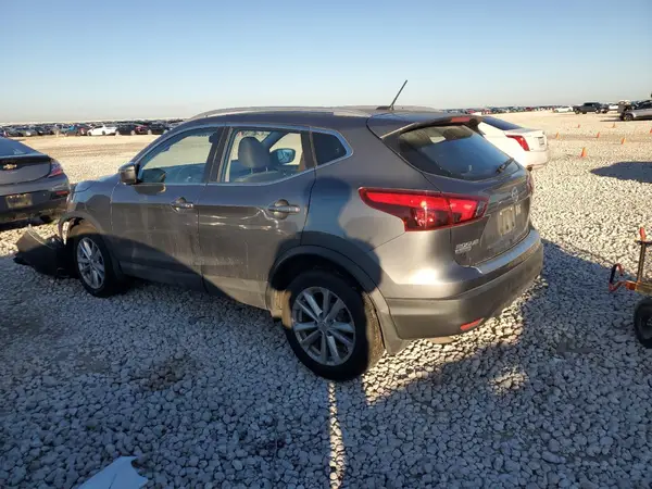 JN1BJ1CR4HW123365 2017 NISSAN ROGUE - Image 2