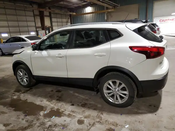 JN1BJ1CR4HW124855 2017 NISSAN ROGUE - Image 2