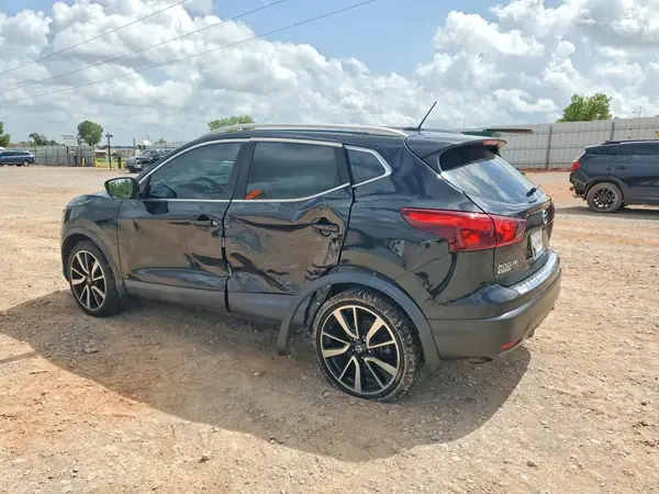 JN1BJ1CR4HW124886 2017 NISSAN ROGUE - Image 2