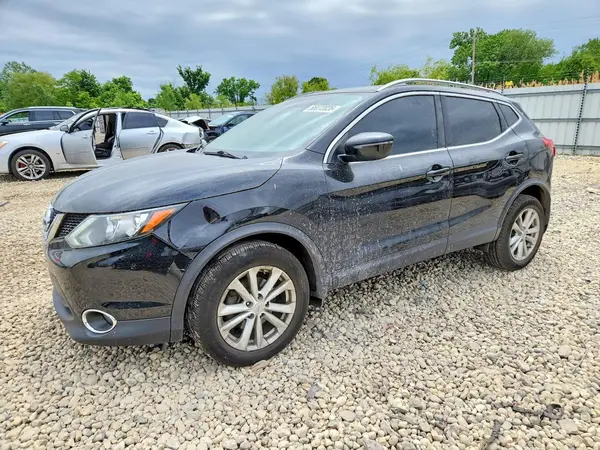 JN1BJ1CR4HW124936 2017 NISSAN ROGUE - Image 1