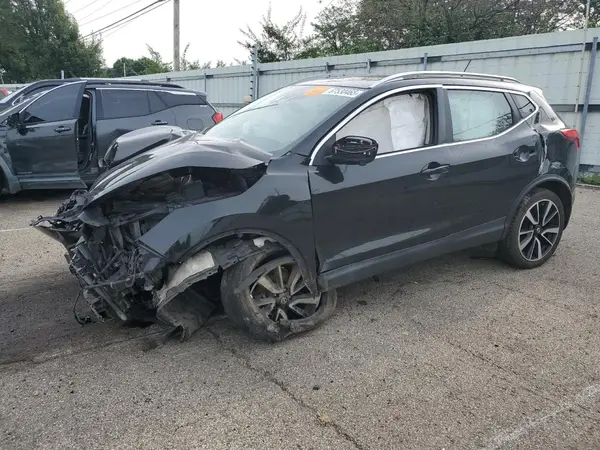 JN1BJ1CR4HW128713 2017 NISSAN ROGUE - Image 1