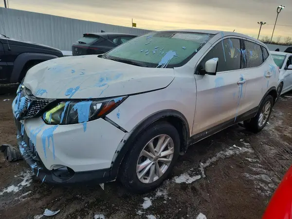 JN1BJ1CR4HW129070 2017 NISSAN ROGUE - Image 1