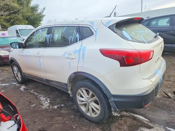 JN1BJ1CR4HW129070 2017 NISSAN ROGUE - Image 2