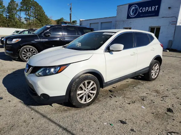 JN1BJ1CR4HW131501 2017 NISSAN ROGUE - Image 1