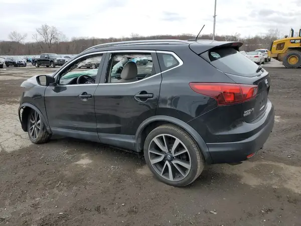 JN1BJ1CR4HW133040 2017 NISSAN ROGUE - Image 2