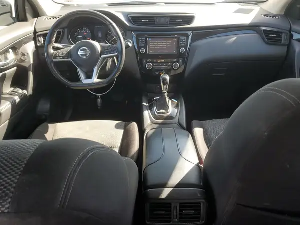 JN1BJ1CR4HW133863 2017 NISSAN ROGUE - Image 8