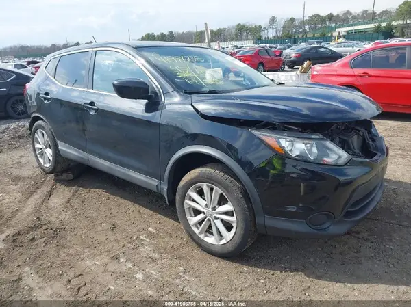 JN1BJ1CR4HW133894 2017 NISSAN ROGUE - Image 1
