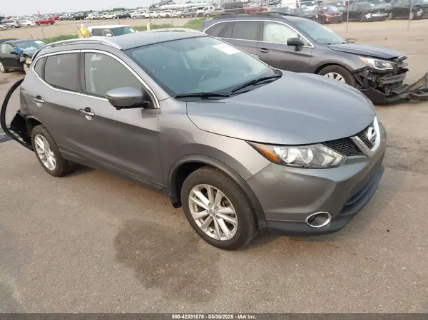 JN1BJ1CR4HW134236 2017 NISSAN ROGUE - Image 1