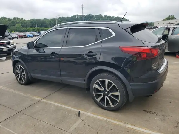 JN1BJ1CR4HW134365 2017 NISSAN ROGUE - Image 2