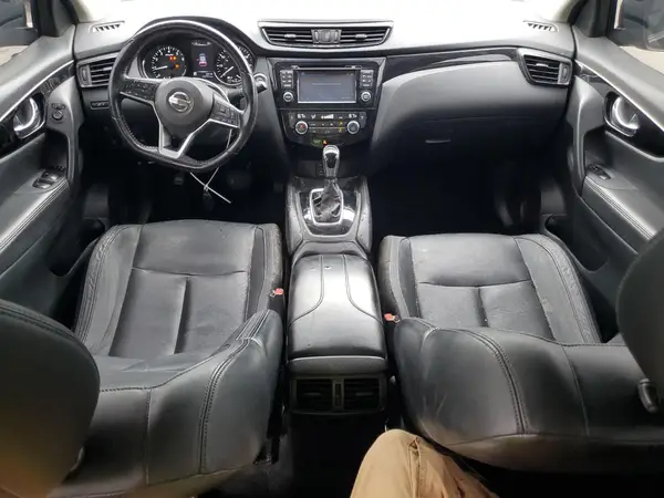 JN1BJ1CR4HW134365 2017 NISSAN ROGUE - Image 8