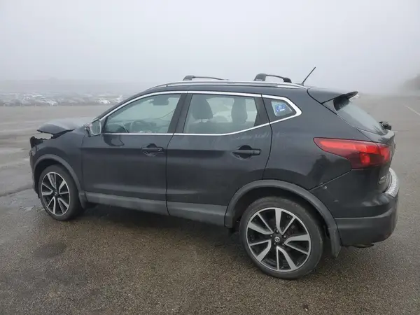 JN1BJ1CR4HW139579 2017 NISSAN ROGUE - Image 2