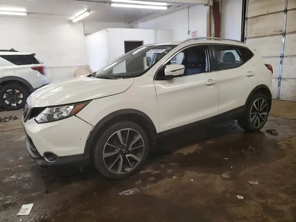 JN1BJ1CR4HW140974 2017 NISSAN ROGUE - Image 1